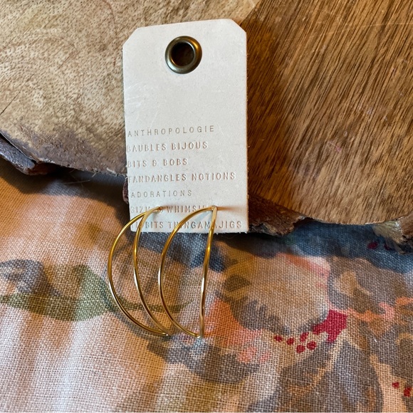 ANTHROPOLOGIE Gold  Earrings  Delicate 1” HalfRound Timeless Lightweight $59 NWT - Picture 3 of 11